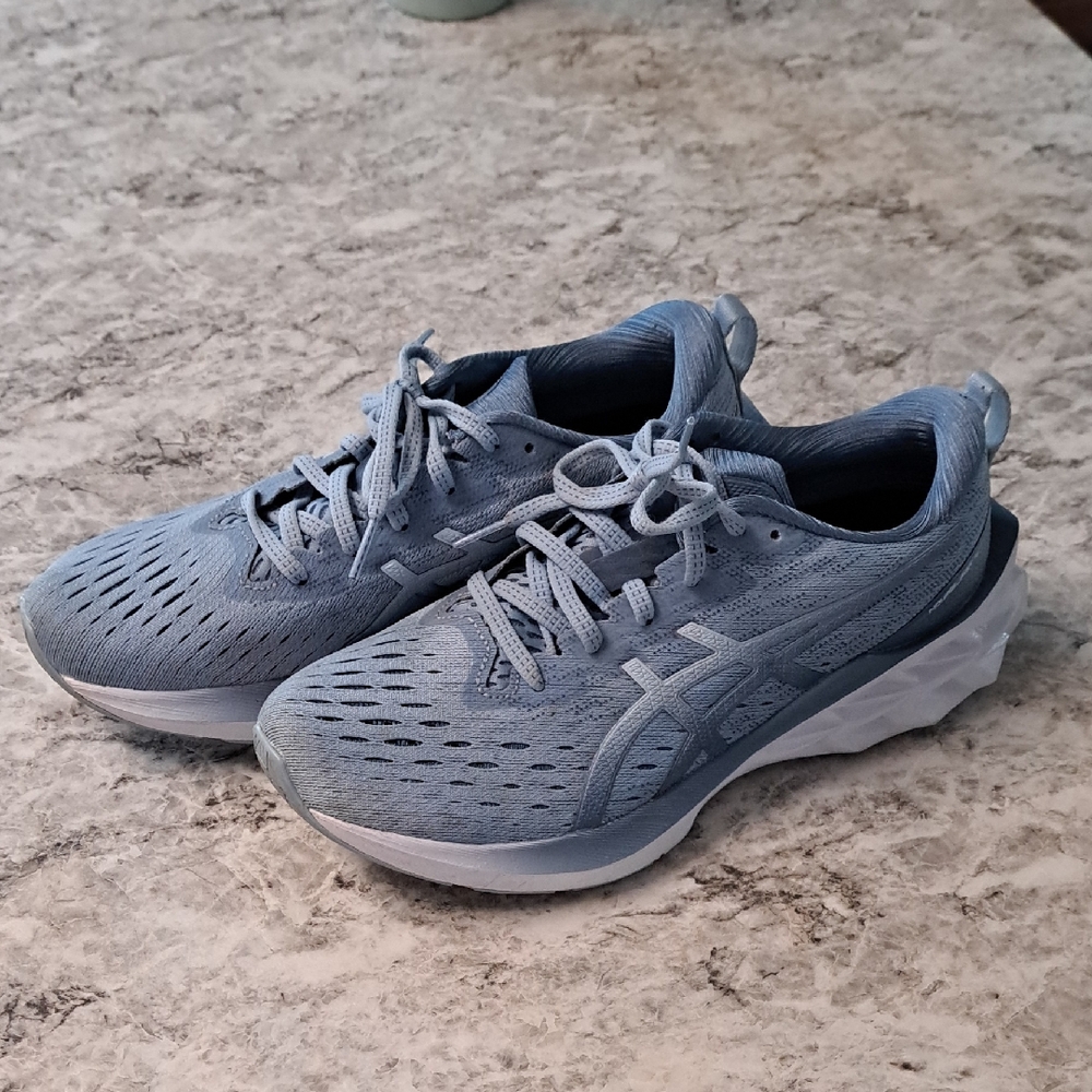 Asic Novablast 2 Sz 8.5